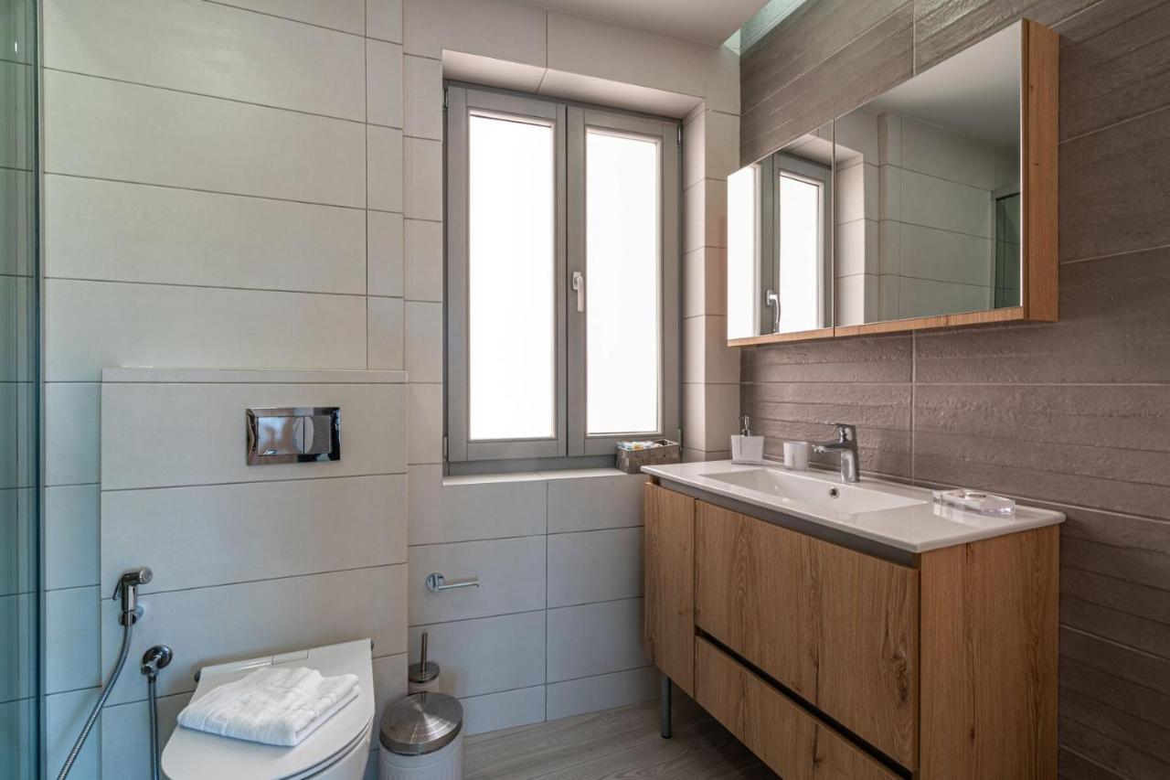 White&Gray Apartment Rethymno  Bagian luar foto