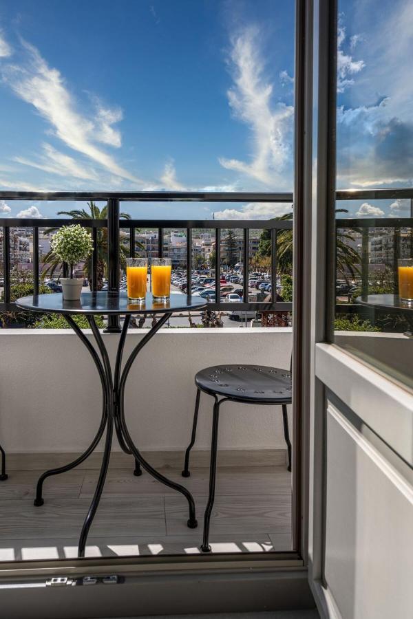 White&Gray Apartment Rethymno  Bagian luar foto