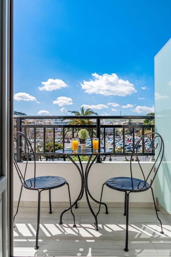 White&Gray Apartment Rethymno  Bagian luar foto