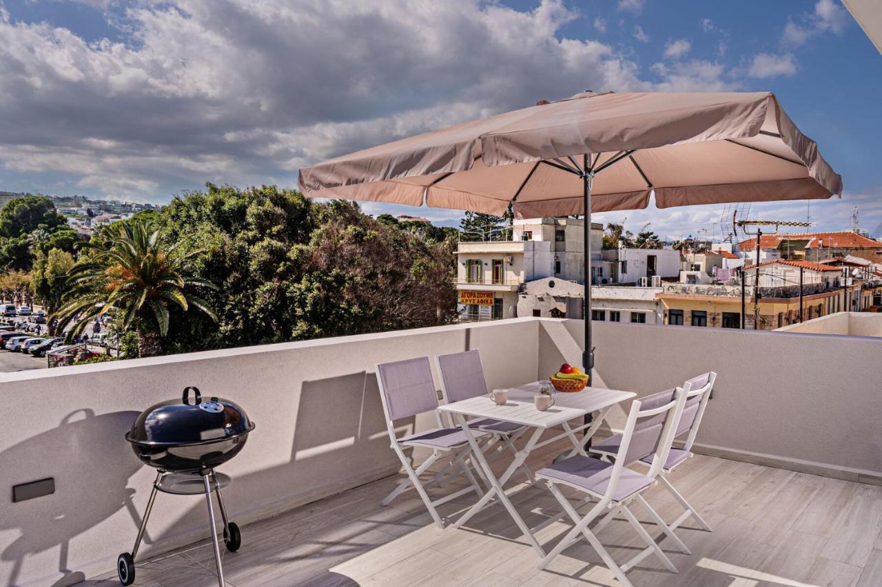 White&Gray Apartment Rethymno  Bagian luar foto