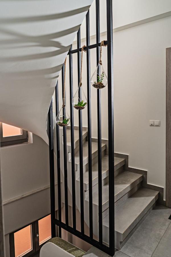 White&Gray Apartment Rethymno  Bagian luar foto