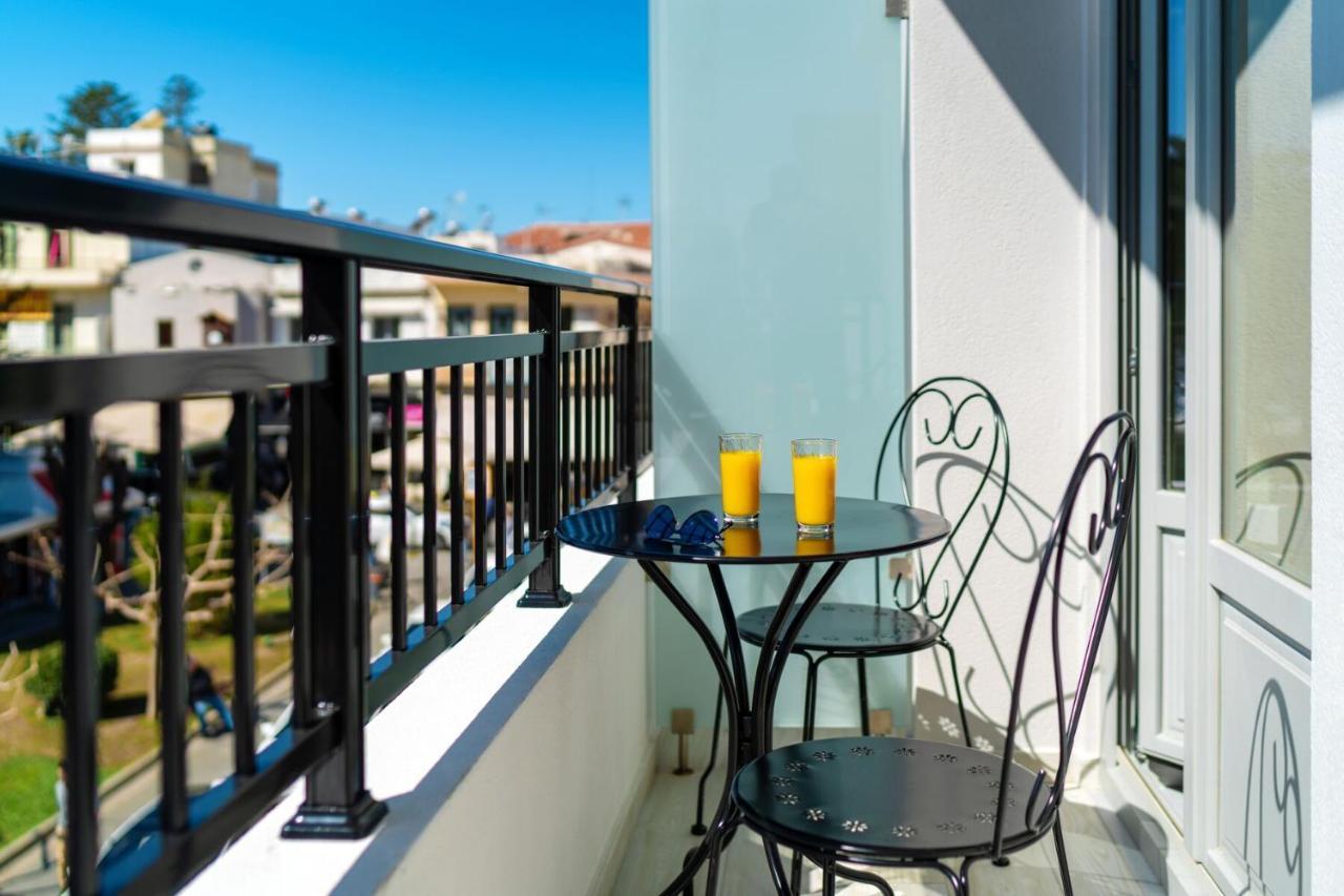 White&Gray Apartment Rethymno  Bagian luar foto