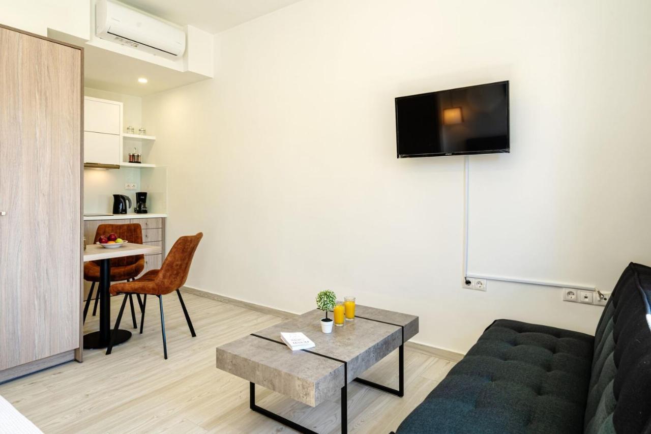 White&Gray Apartment Rethymno  Bagian luar foto
