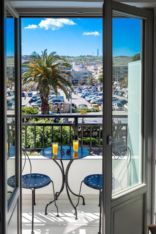 White&Gray Apartment Rethymno  Bagian luar foto