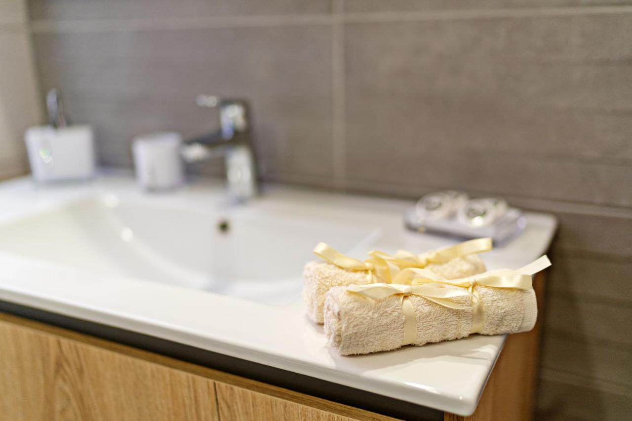 White&Gray Apartment Rethymno  Bagian luar foto